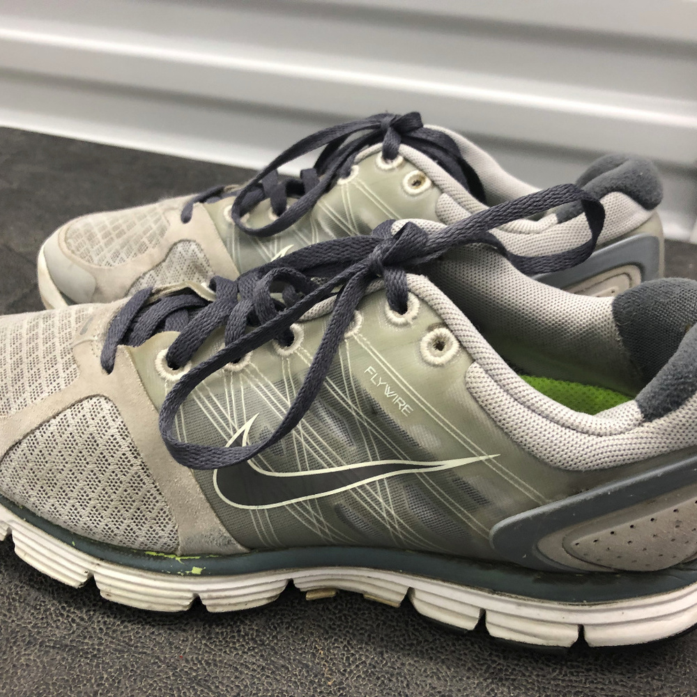 Nike Flywire Greys/White Women's Sneakers Size 5.5